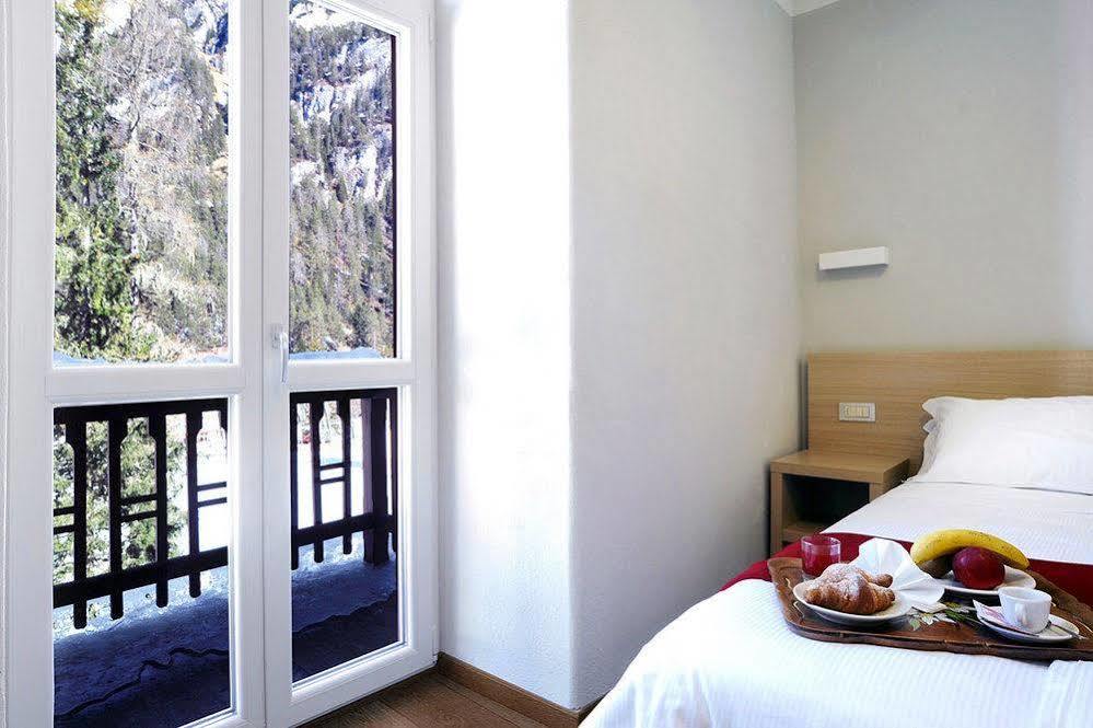 קרבונין Hotel Croda Rossa מראה חיצוני תמונה